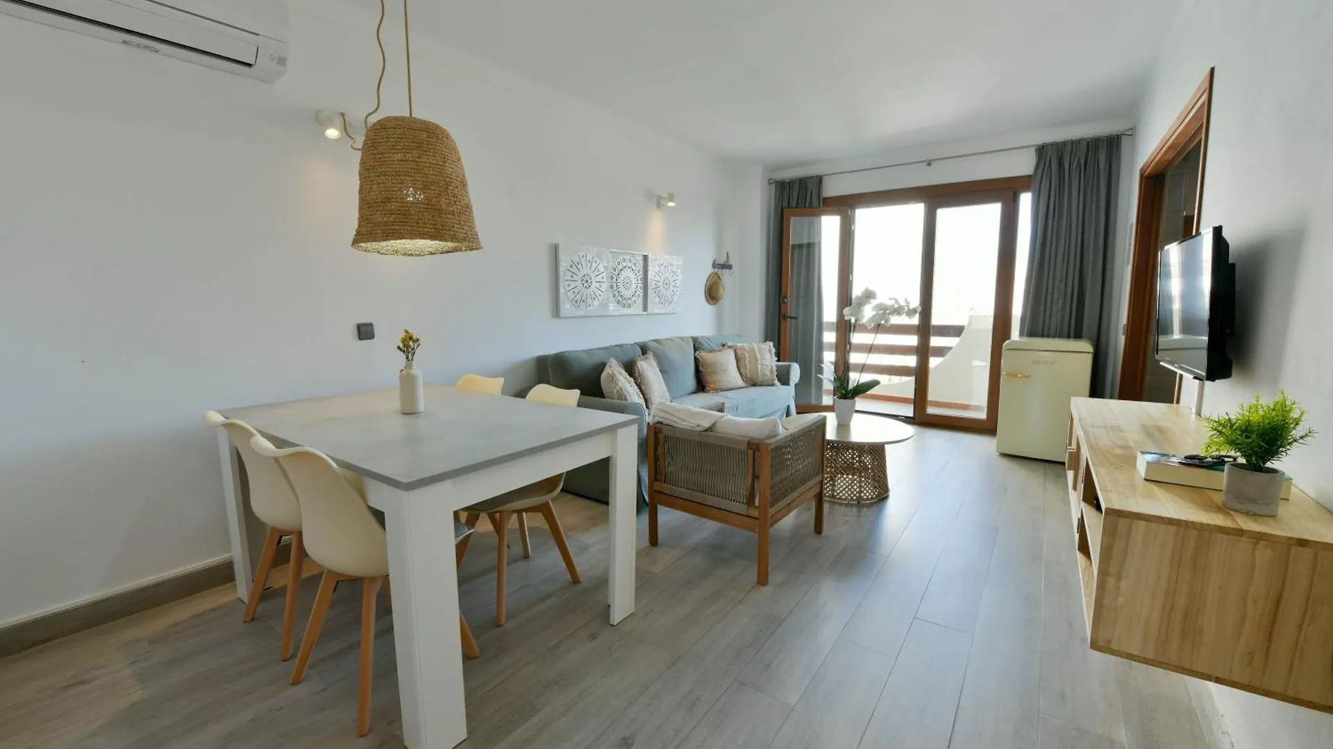 Apartamentos Estanques Colonia de Sant Jordi 0*,